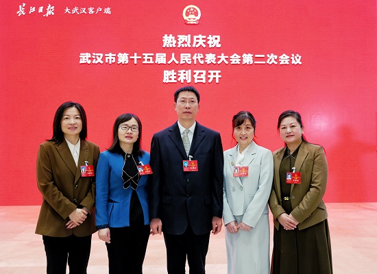 參會(huì)的人大代表