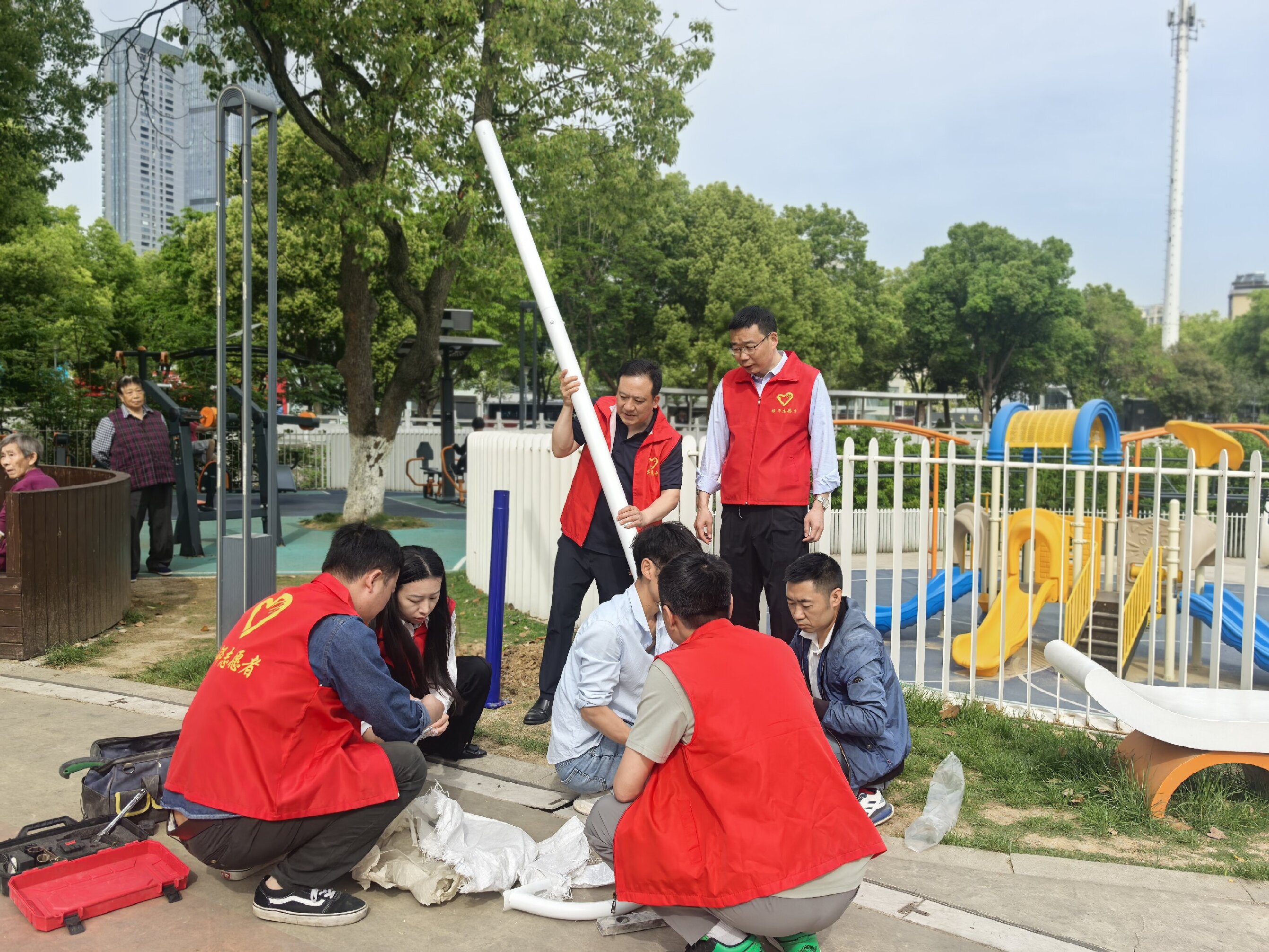 民進(jìn)宜昌市伍家支部 深耕民生實(shí)事 照亮居民夜生活