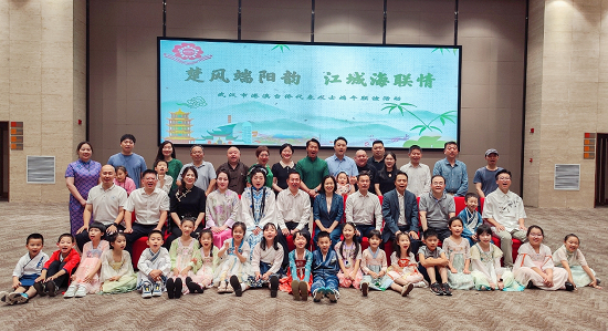 會員覃儷參加武漢市港澳臺僑代表人士聯(lián)誼活動 - 副本