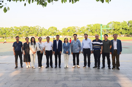 民進(jìn)武漢市委會開展農(nóng)村未成年人心理健康教育及美麗鄉(xiāng)村建設(shè)調(diào)研 - 副本