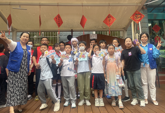 民進(jìn)青山區(qū)工委與鋼花村街120社區(qū)聯(lián)合開展兒童節(jié)親子活動 - 副本