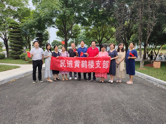 3.民進(jìn)黃鶴樓支部合唱《沒(méi)有共產(chǎn)黨就沒(méi)有新中國(guó)》