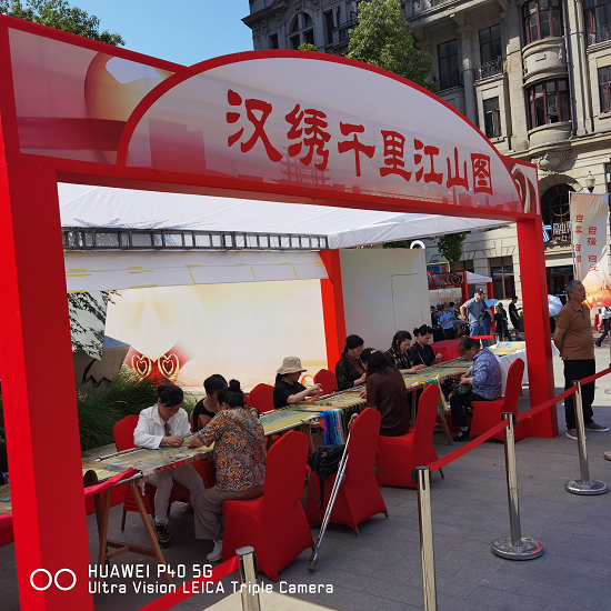 會員企業(yè)“楚鳳漢繡”作為全國首批“美麗工坊”代表亮相中國（深圳）國際文化產(chǎn)業(yè)博覽交易會 - 副本