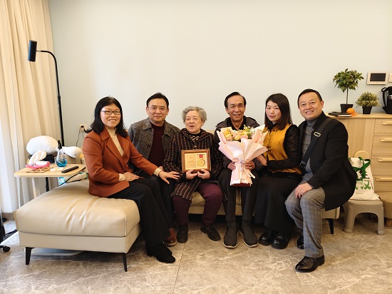 民進蔡甸區(qū)工委看望在會40年老會員 - 副本