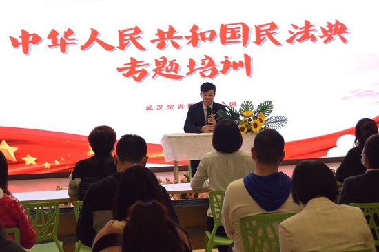 民進東西湖區(qū)工委會員林峋讓民法典吹進校園1
