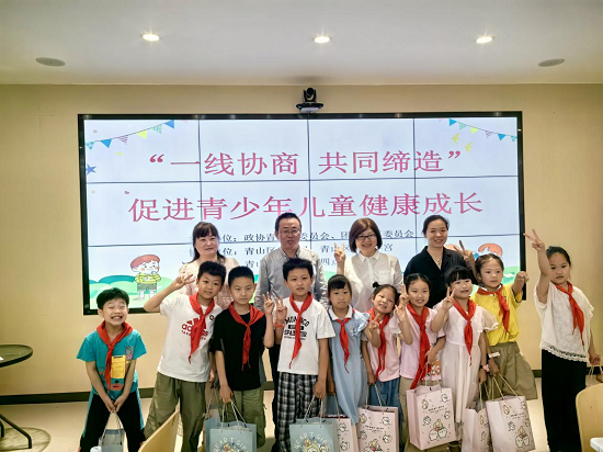 民進(jìn)青山區(qū)工委聯(lián)合青山區(qū)政協(xié)開展“六一”兒童節(jié)親子活動 - 副本