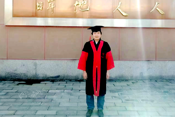 鐘俊獲雙博士學位_副本