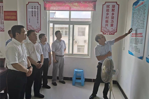劉常委調(diào)研沙洋支部_副本