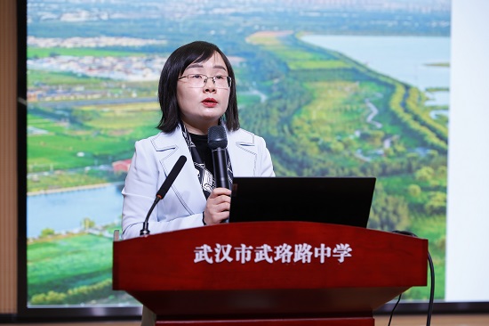 黃芬參加武漢市生態(tài)環(huán)境教育暨長江大保護活動培訓會 - 副本
