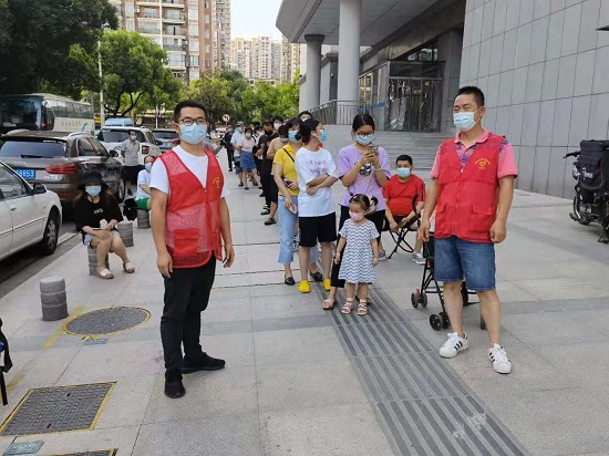 漢陽民進會員奮戰(zhàn)在全民核酸檢測一線