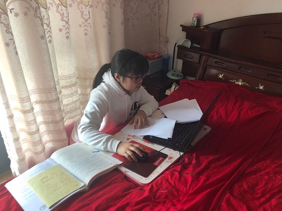 鄧娟：甘做紅燭 照亮疫情中的課堂