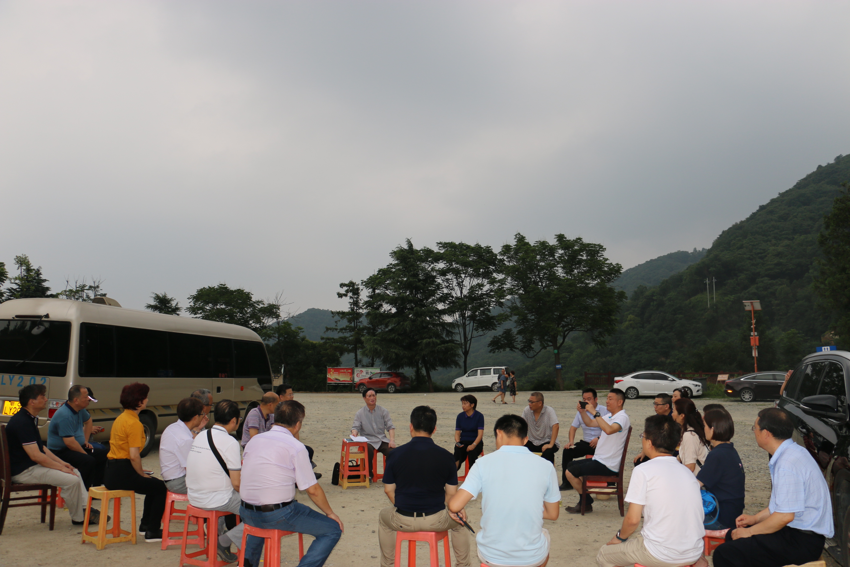 十堰市詩經(jīng)尹吉甫暨生態(tài)文化研究咨詢中心主任袁正洪關(guān)于尹吉甫詩經(jīng)文化的講座.JPG